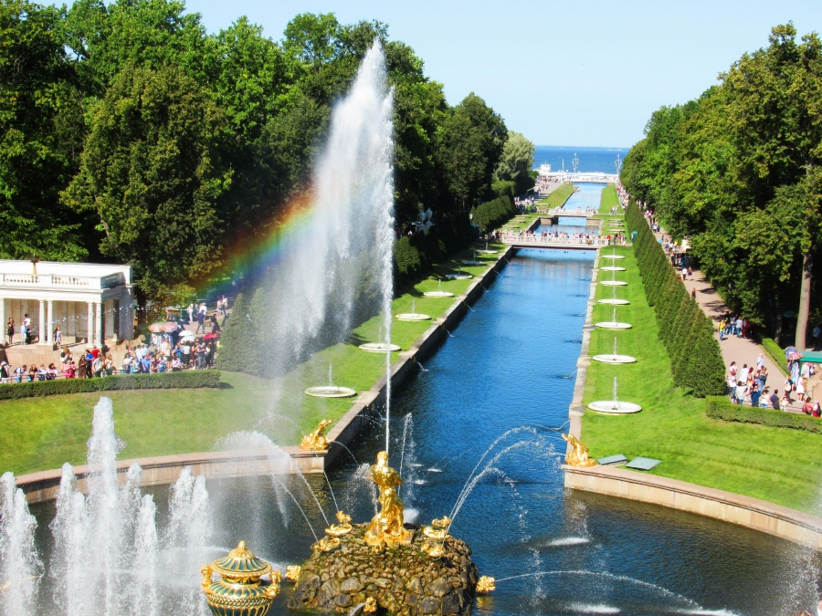 Rainbow at Peterhof fountain.